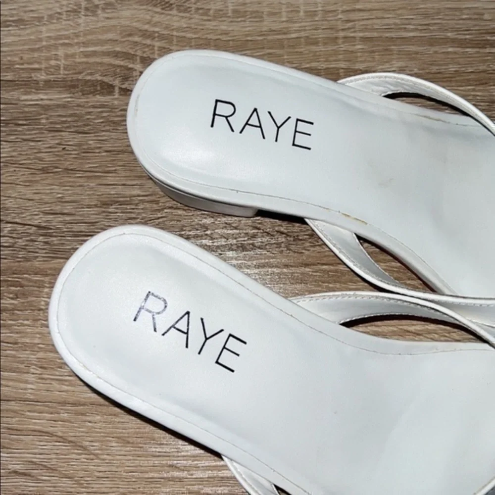 RAYE Estes Revolve White Block Heel‎ Thong Sandals